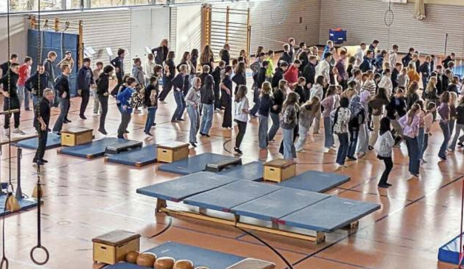  „Das Profil der Obinger Mittelschule ist vor allem durch Musik, Bewegung, sehr engen Kontakt zurregionalen Wirtschaft und dem Gewerbeverein sowie von der Verwurzelung in der Obinger Bevölkerung geprägt“, erklärte Schulleiter Thomas Duxner beim Tag der offenen Tür